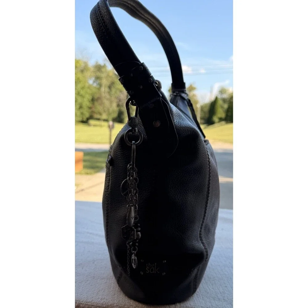 The Sak Gray Pebbled Shoulder Bag Zip Closure Shoulder Strap Inner Pockets
